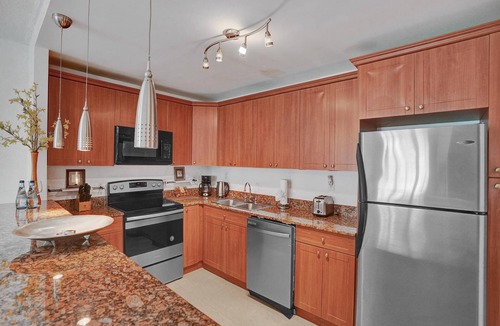 Sunny Isles Beach Condo | 1BR Luxury Condo Suite with Garden View in Sunny Isles