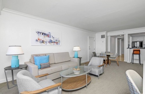 Central Beach Hotel | 1BR Oceanfront Suite 2 Queens near Birch Park, Pool, Spa, Dining