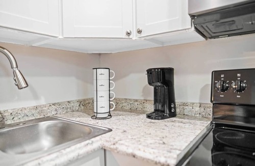 Edray Apartment | 1BR w/2 Beds Near Snowshoe | Modern Apt + Parking