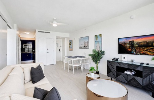 Central Beach Resort | 1BR W Residence, Great Intecoastal & City Skyline Views, Pool, Hot Tub