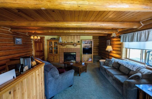 West Glacier Cabin | #2 2-bedroom cabin in quaint West Glacier with cozy charm