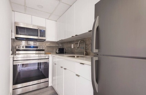 Flamingo/Lummus Condo | 2 Bdr/1 Bth CHIC & COZY Apartment on Collins Ave