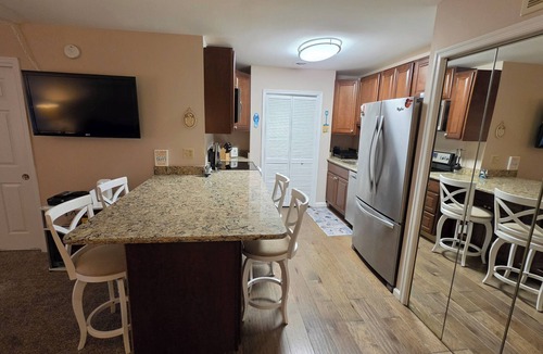 Heron Harbour Isle Condo | 2 Bdrm, 2 Bath, Pool, Short walk to the beach, Northside Park, & restaurants