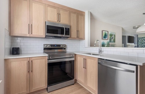 Berkeley Condo | 2 BDRM~BUSCH GARDENS 10 MILES~WATER COUNTRY 10 MILES~INDOOR/OUTDOOR POOLS & MORE