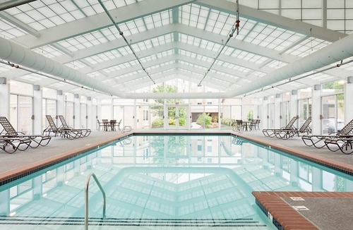 Williamsburg Condo | 2 BDRM HISTORIC PATRICK HENRY SQUARE INDOOR SALTWATER POOL 24 HOUR GYM LOCATION