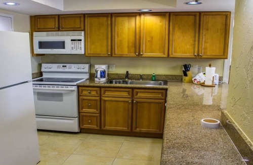 East Fort Lauderdale Condo | 2 Bdrm intercostal Water View @ Fort Lauderdale Beach Resort, FL