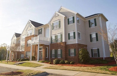 Berkeley Condo | 2 BDRM NEAR BUSCH GARDENS SLEEPS 12 INDOOR OUTDOOR POOLS HOT TUBS GRAT LOCATION