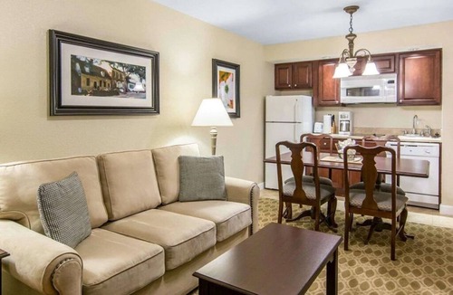 Williamsburg Condo | 2 BDRM SLEEPS 6 PATRICK HENRY SQUARE RESORT INDOOR SALTWATER POOL, 24 HOUR GYM
