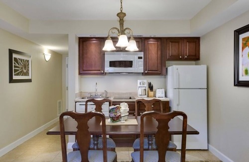 Williamsburg Condo | 2 BDRM SLEEPS 6 PATRICK HENRY SQUARE RESORT INDOOR SALTWATER POOL, 24 HOUR GYM