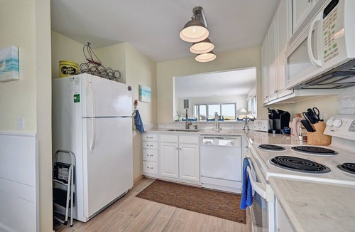 Ocean View Condo | 2 bed/2 bath condo in the Bethany Bay Community near Bethany Beach! Excellent view! Pets Allowed! 9-Hole Golf! Seasonal Outdoor Pool! Beach Town!