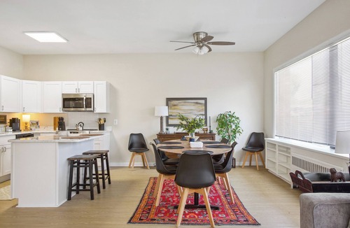 Old Town Fredericksburg Apartment | 2 Bed Fast Wi-Fi Near Hospital & Downtown Fredericksburg