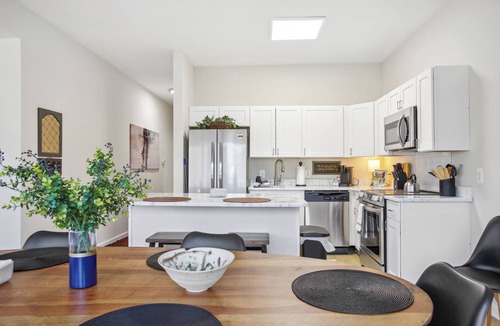 Old Town Fredericksburg Apartment | 2 Bed Fast Wi-Fi Near Hospital & Downtown Fredericksburg