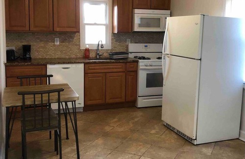 Woodbridge Apartment | 2-bed house, parking, near NYC train, MetLife Stadium 30 minutes