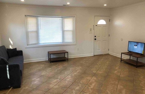 Woodbridge Apartment | 2-bed house, parking, near NYC train, MetLife Stadium 30 minutes