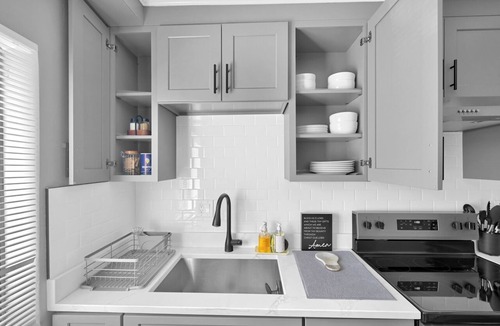 East Boston Condo | 2-bedroom, 1 sofa bed next to Airport Subway, Refurbished, 1 stop to downtown