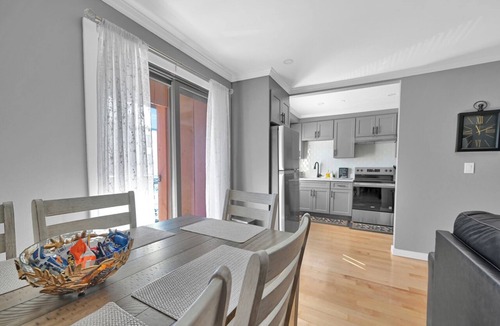 East Boston Condo | 2-bedroom, 1 sofa bed next to Airport Subway, Refurbished, 1 stop to downtown