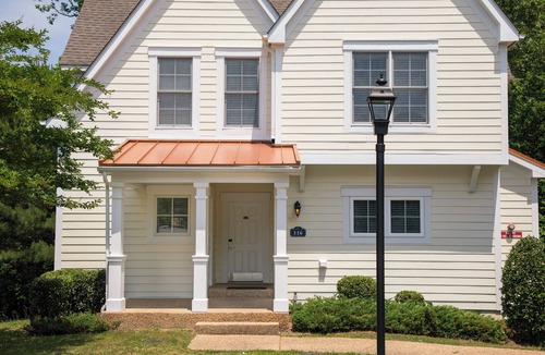 Lackey Resort | 2-bedroom 2 1/2 bath in peaceful Williamsburg with pools and fitness center