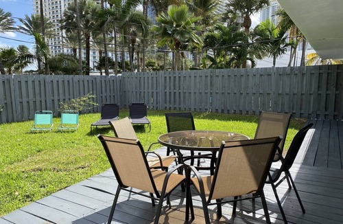 Sunny Isles Beach Ski Chalet | 2 Bedroom 2 Bath Beach 1 min Walk 8 People Keyless Flexible Check in