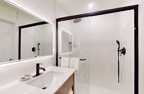 North End Apartment | 2 Bedroom 2 Bathroom Apartment (200)