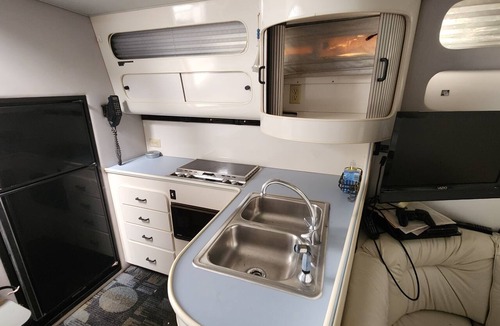 Elkton Boat Rental | 2-bedroom, 46 foot house boat it Dolphins Marina on the Elk River with AC.