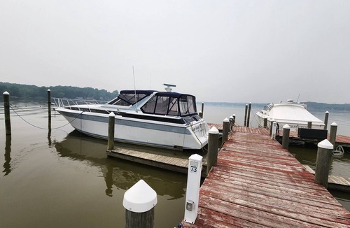 Elkton Boat Rental | 2-bedroom, 46 foot house boat it Dolphins Marina on the Elk River with AC.