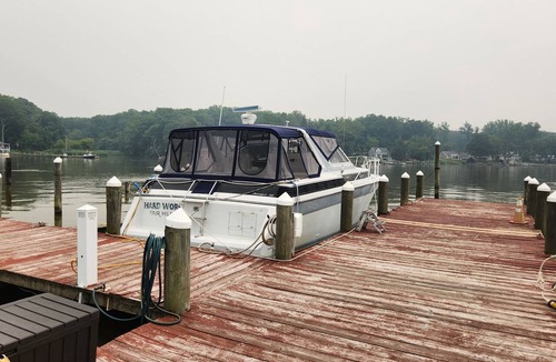 Elkton Boat Rental | 2-bedroom, 46 foot house boat it Dolphins Marina on the Elk River with AC.