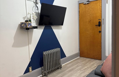 Long Branch Apartment | 2-bedroom apartment in Long Branch 1 block to Pier Village and the beach