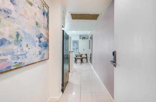 Coconut Grove Apartment | 2 bedroom Bay View Beauty in Coconut Grove- Parking for 2 cars included!