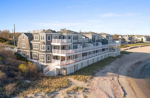 Falmouth Heights Condo | 2 Bedroom Beachfront Falmouth Condo RPAM051