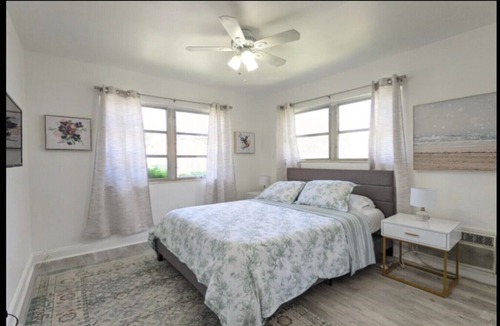 The Roads House | 2 Bedroom Comfortable House With Pool & Parking in Miami