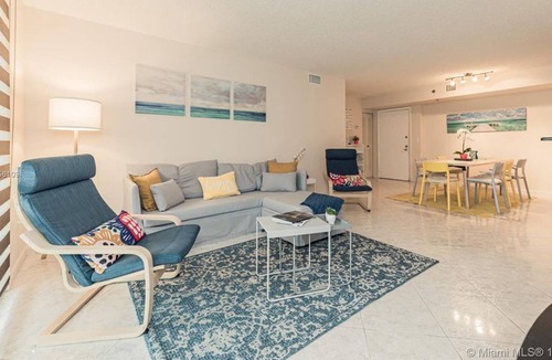 Aventura Condo | 2 Bedroom Condo 22276 by Houzlet