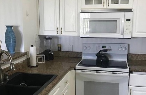Aventura Condo | 2 Bedroom Condo 325880 by Houzlet