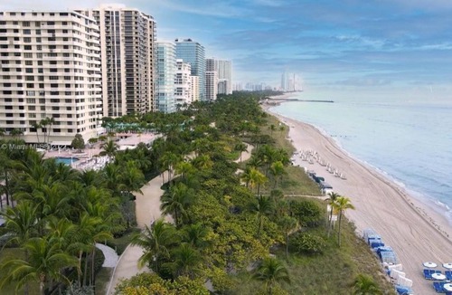 Bal Harbour Condo | 2 Bedroom Condo 327294 by Houzlet