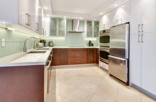 Bal Harbour Condo | 2 Bedroom Condo 438858 by Houzlet
