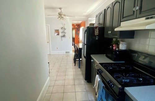 Salem Condo | 2 bedroom condo walking distance to downtown, free parking