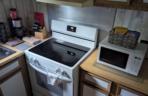 Gladstone House | 2-bedroom escape on James River w/river access and canoe near James River Park