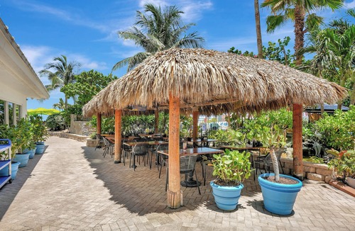 Bermuda Riviera Apartment | 2 Bedroom Ocean Front