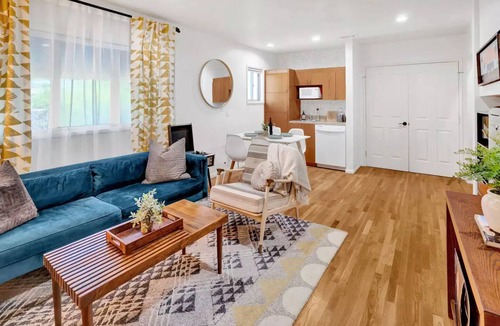 Los Altos House | 2 Bedroom Unit by Long Beach Airport-KING Bed-W/D-Between Universal/Disneyland