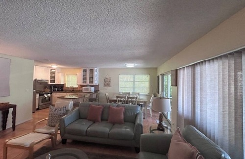 Highland Beach Villa | 2-bedroom villa just 6 minutes drive to Florida Atlantic University