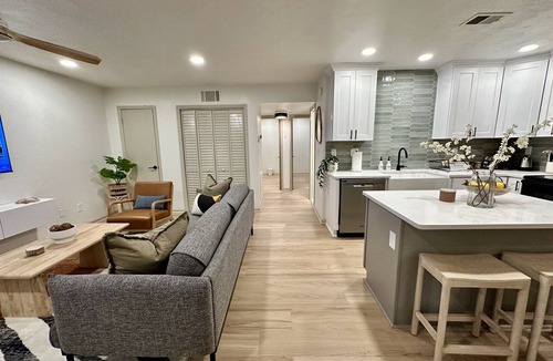 East Ocean View Apartment | 2 Bedroom w/King Beds walk to beach - top floor 7