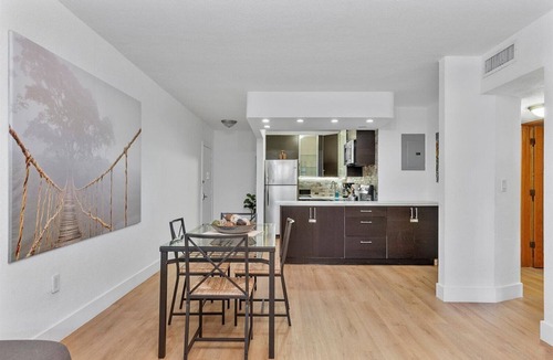 Eastern Shores Condo | 2 Bedrooms Apartment/Near the beach and plazas for shopping