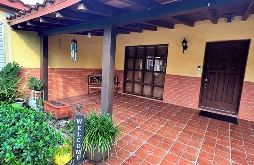 Coral Way House | 2-Bedrroom House w/free parking