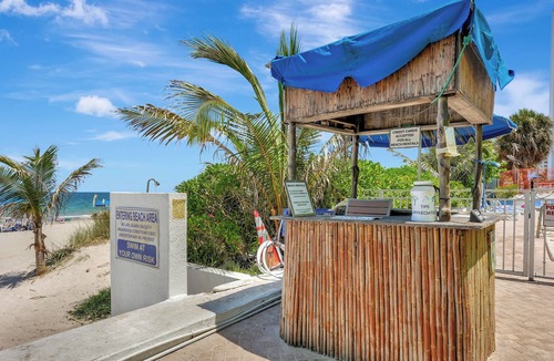 Bermuda Riviera Apartment | 2 Beds and a beach - Ocean Front