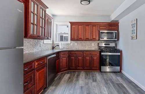 Wildwood House | 2 Blocks from the Beach! 4 bedrooms, 2 bathrooms. FAMILIES ONLY.