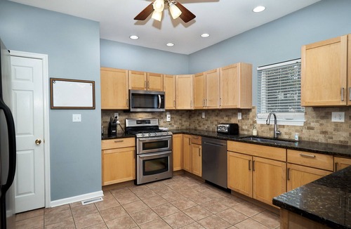 East Ocean View House | 2 Blocks to Beach, 5 Beds, Deck, Grill, Fire Pit, Stocked Kitchen, FIOS