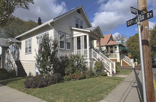 Cape May House | 2 Blocks to Beach & Shopping. 4 Bedrooms, Sleeps 8 Guests.