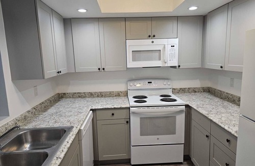 Century Village Apartment | 2-BR Apt in Deerfield Beach with AC, Free wifi and Free parking near Golf Course