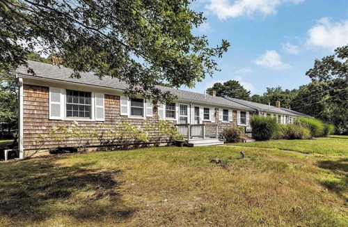 Mashpee House | 2 BR Beach House- TV, Free Wi-Fi & Free Parking
