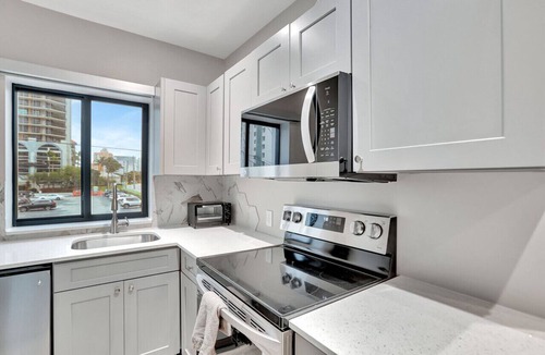 Central Beach Apartment | 2 Condo Combo - Walk to Beach - Off Las Olas #2A/B