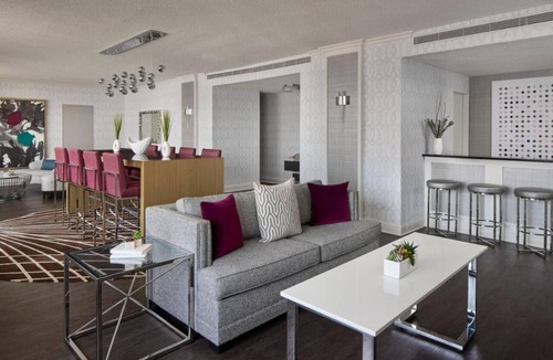 Crystal City Hotel | 2 Connecting Suites at a 4⭐️ Hotel
